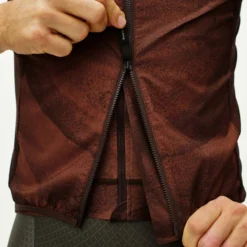 Gilet Pas Normal Studios Mechanism Stow Away - Marrone chiaro